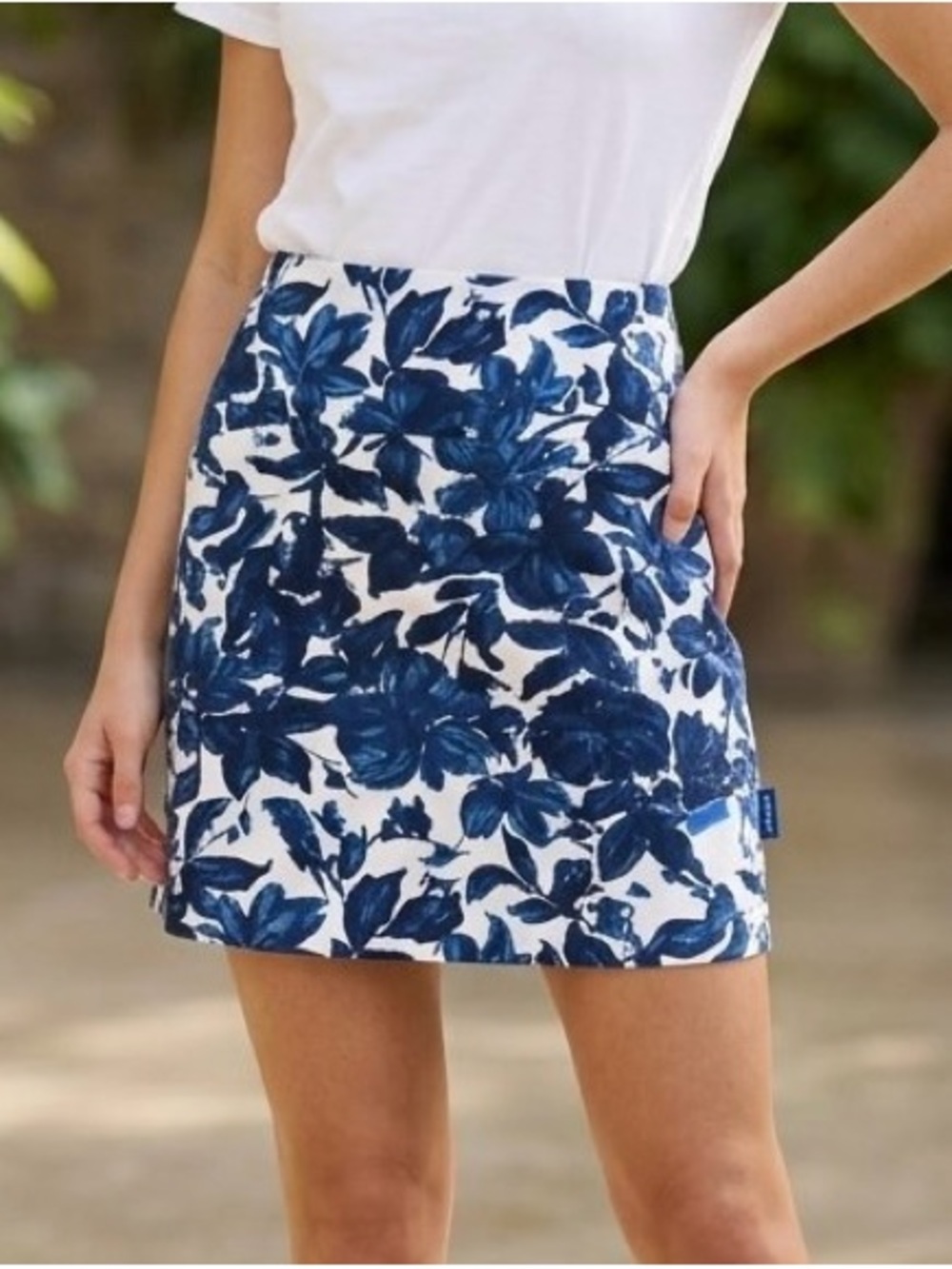 NWT S.C. & Co. Blue Floral Tummy Control Skort Size L Pull On Stretch